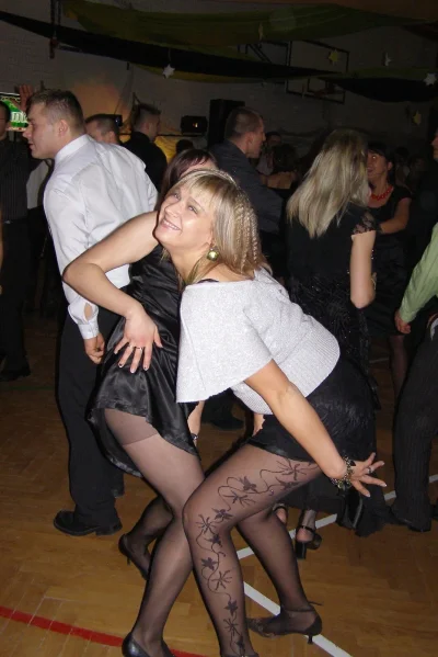 Пьяные девушки в колготках