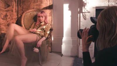 Мэйси уильямс с розовыми волосами