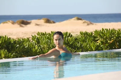 Бассейн у моря