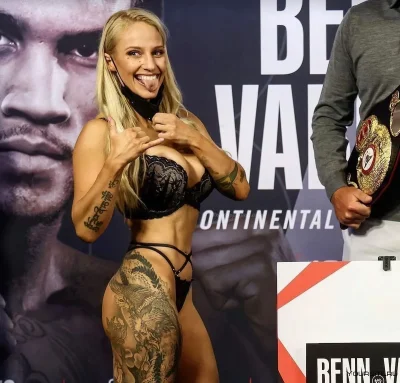 Эбони Браун попа