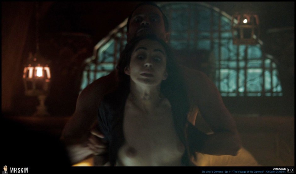 Лара Пулвер горячие сцены