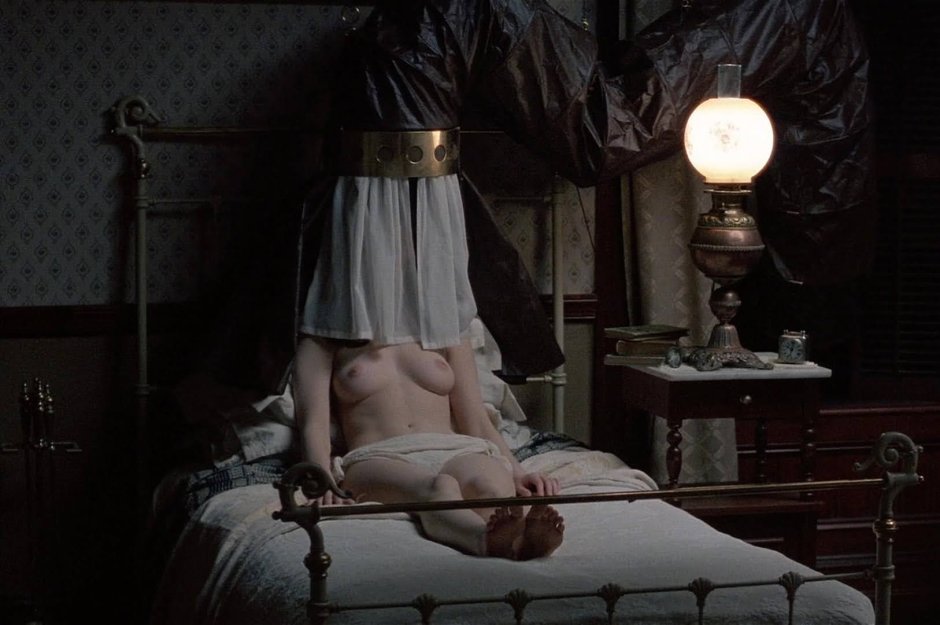 Голая Лара Пульвер из сериала демоны да Винчи