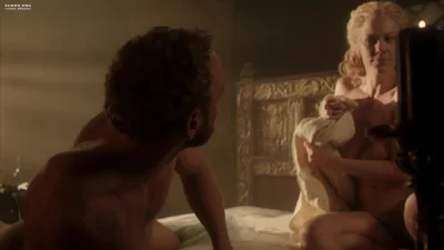 Лара Флинн Бойл в черном голая