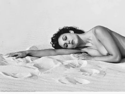 Моника Беллуччи голая в фильме l'ultimo Capodanno - 1998