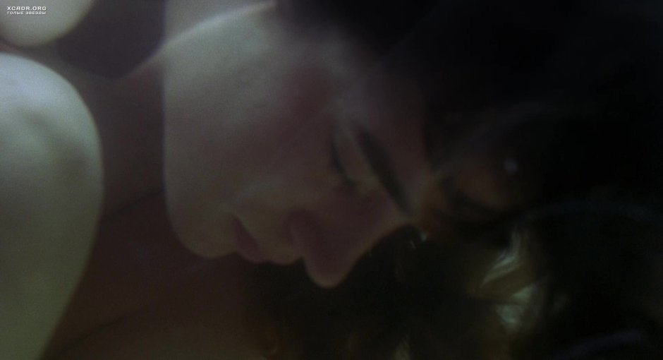 Дженнифер Коннелли сквозь снег ню