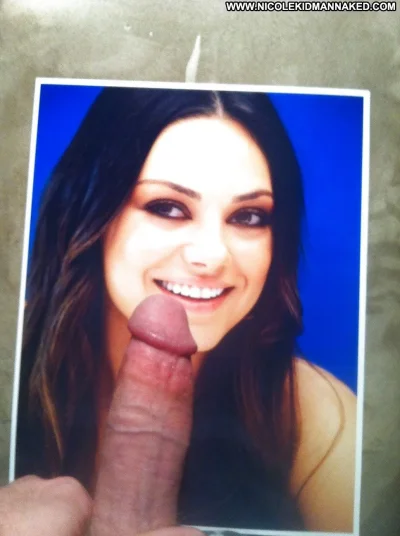 Мила Кунис топлесс