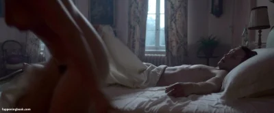 Лили Джеймс постельные сцены