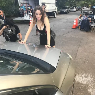 Джои Кинг в купальнике