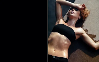 Linda Edna Cardellini feet