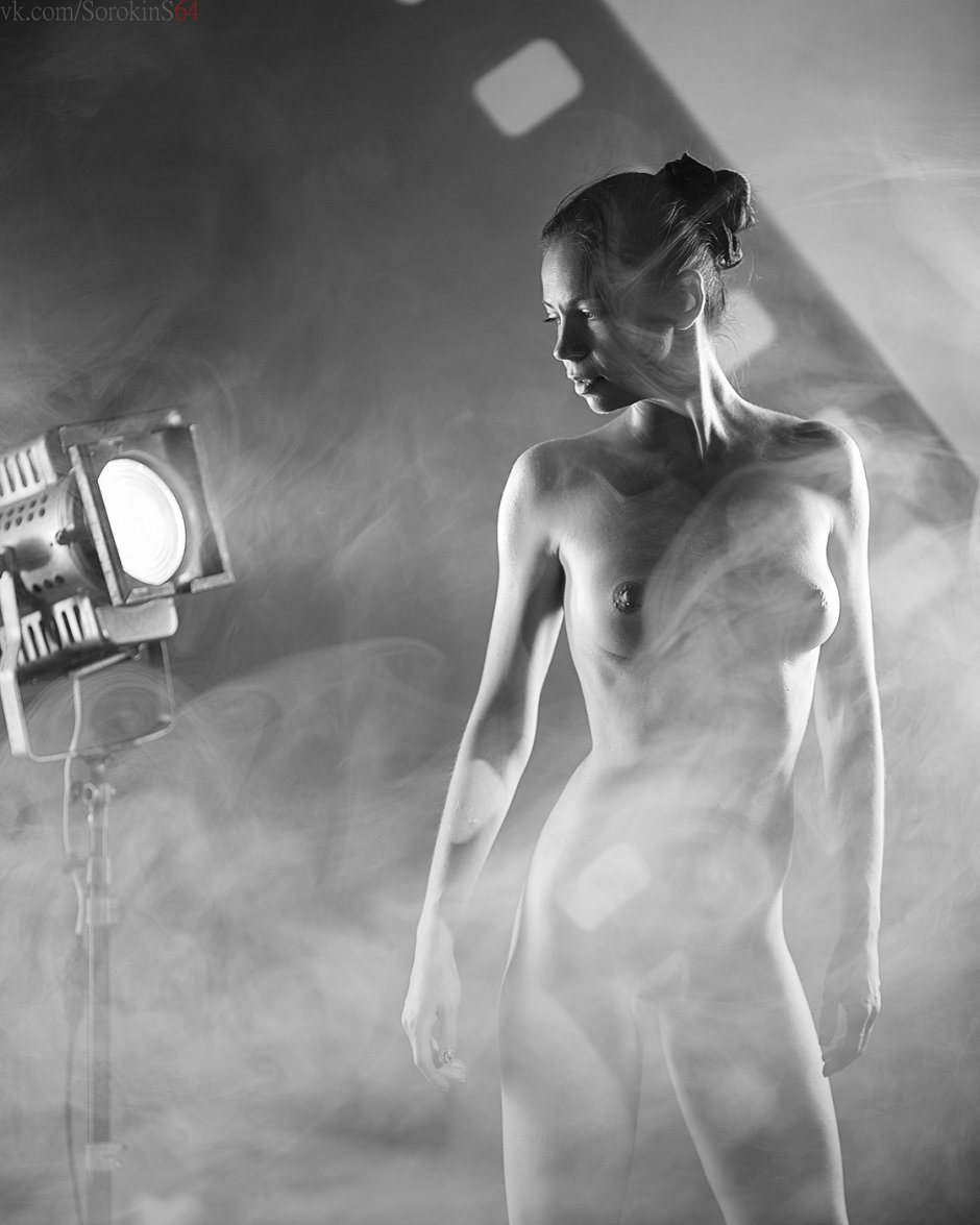 Фотосессия ню с нитями