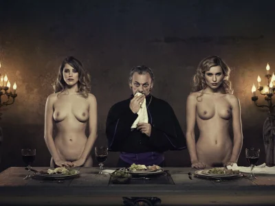 Голые девки в ночном клубе