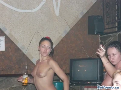 Голые пьяные бабы в сауне