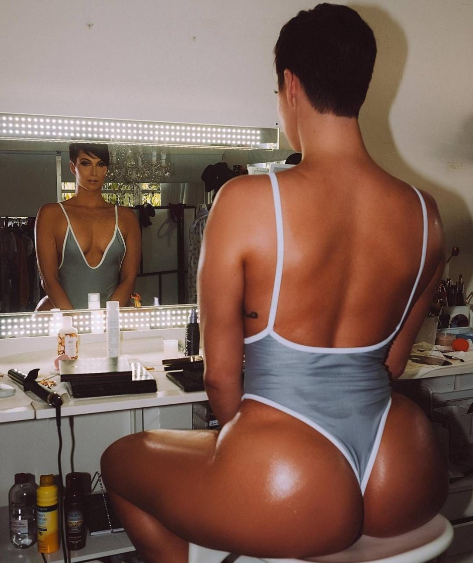 Кендра ласт селфи лесби