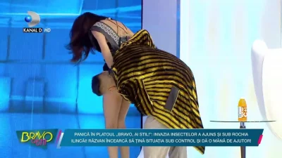 Выпала грудь в прямом эфире