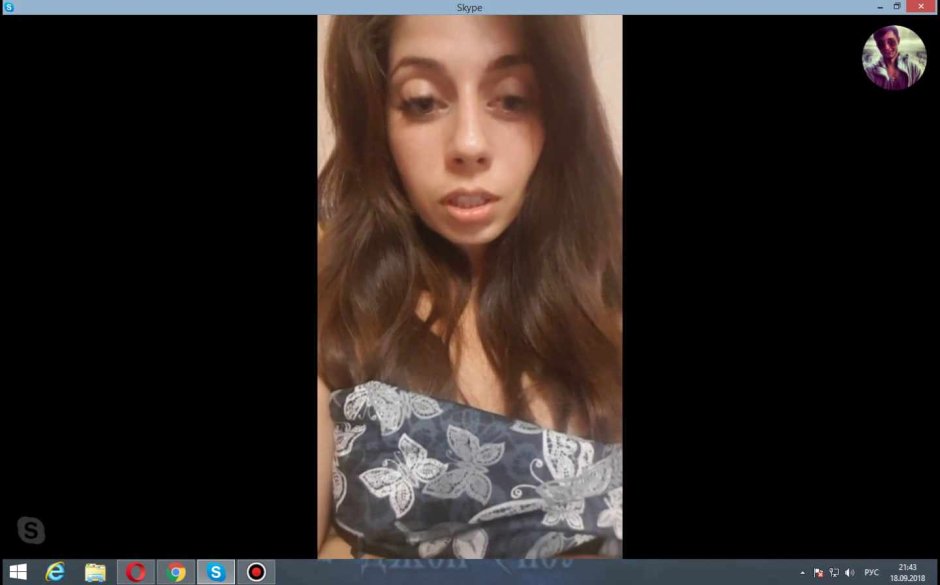 Голенькая перед камерой