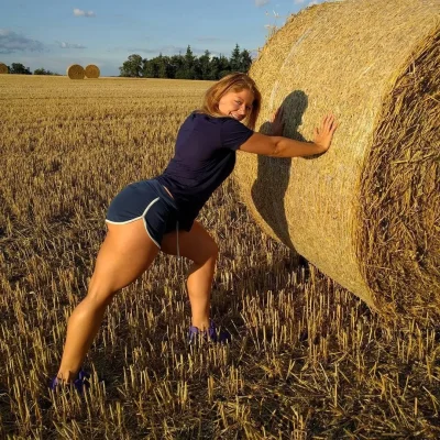 Крупные сельские женщины