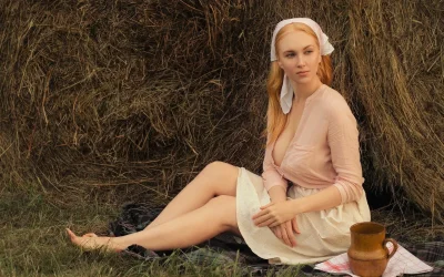 Сельская красавица в купальнике