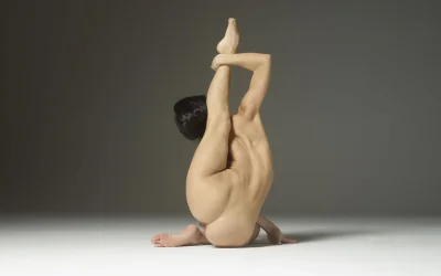 Голые стройные гимнастки