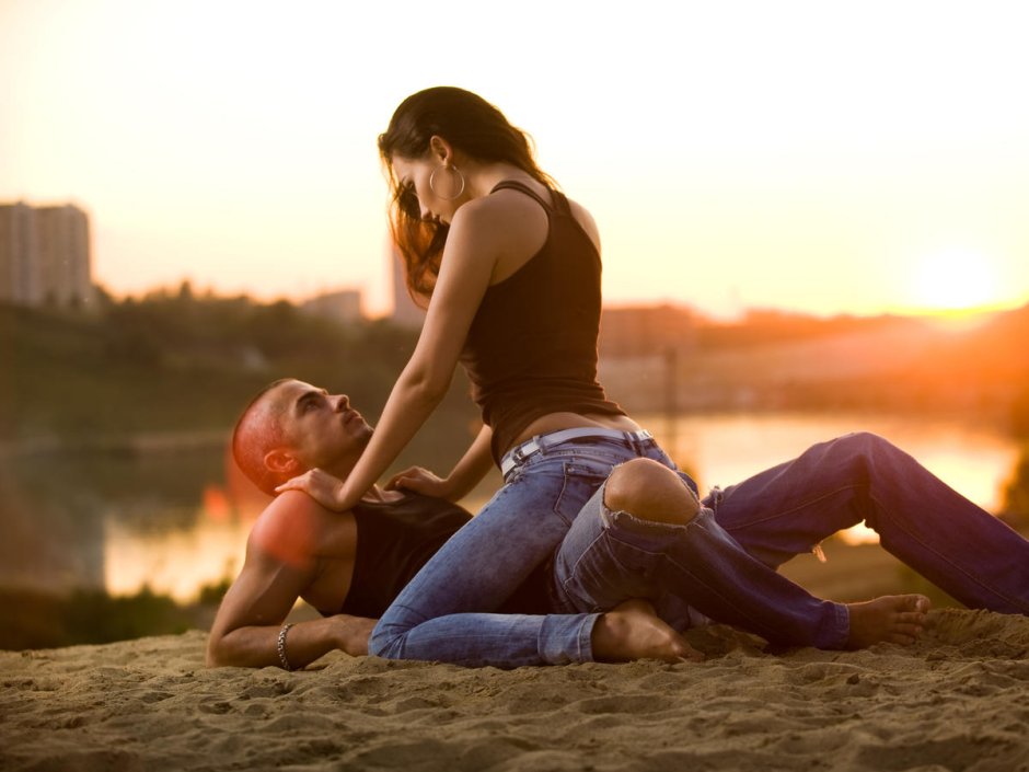 Активная женщина сверху