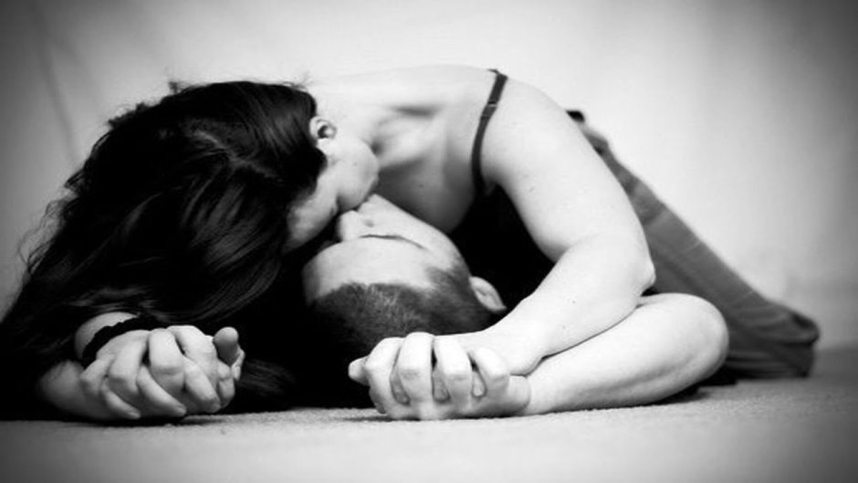 Мужчина и женщина в постели