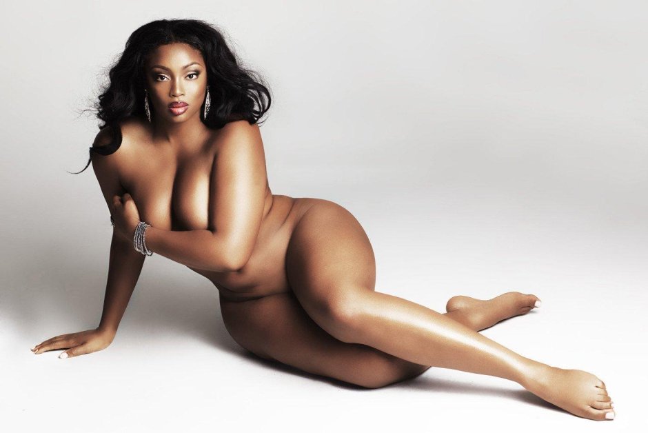 Красивые голые пышные дамы