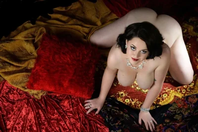 Мишель Мендес плюс сайз ню