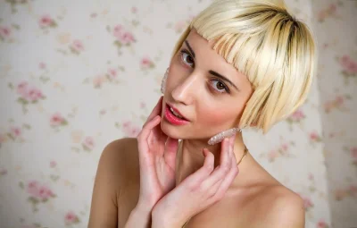 Шпагат голых блондинок