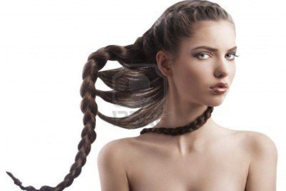 Девушка с длинной косой