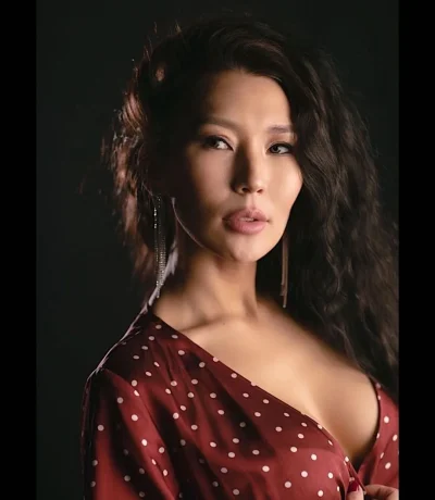 Красивые якутки в купальниках