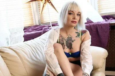 Jeanne Alter short hair.