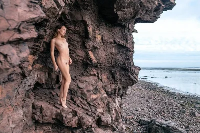 Эротические фото юных в поле