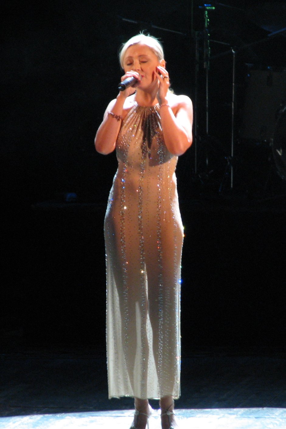 Юная Анжелика Варум голая