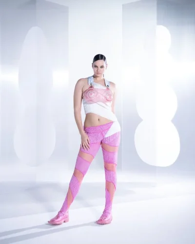 Красивые девушки в розовых колготках