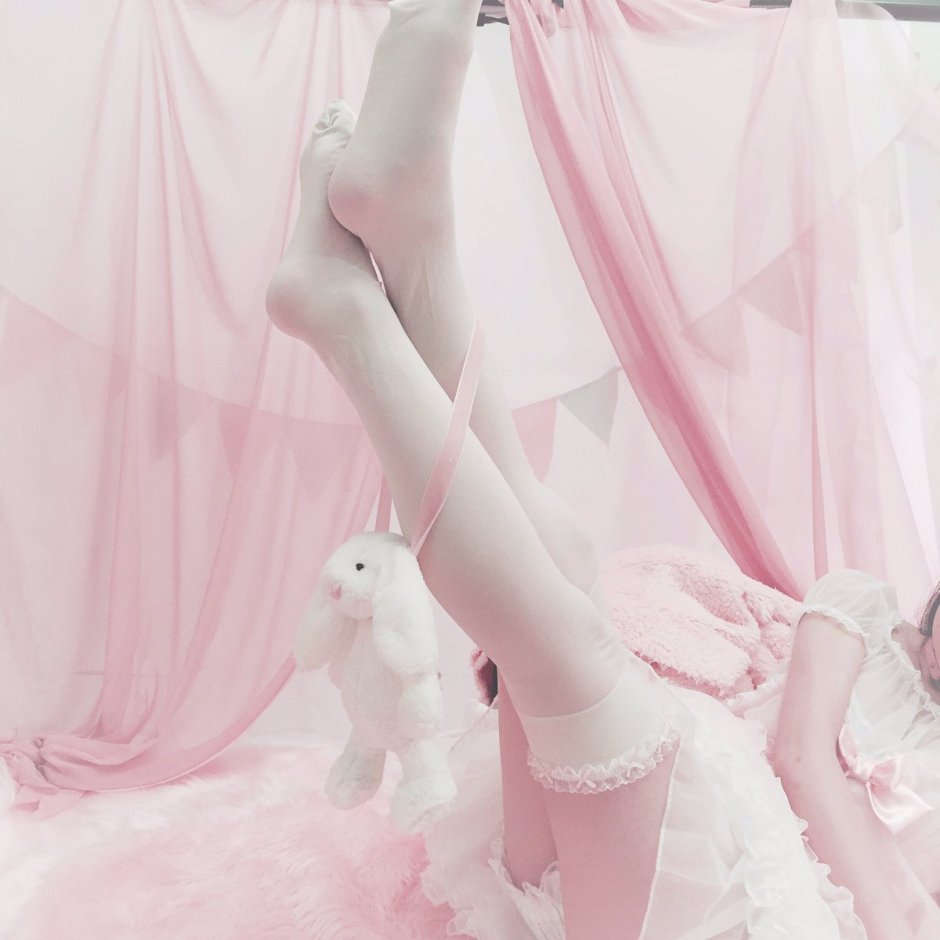 Розовые чулки