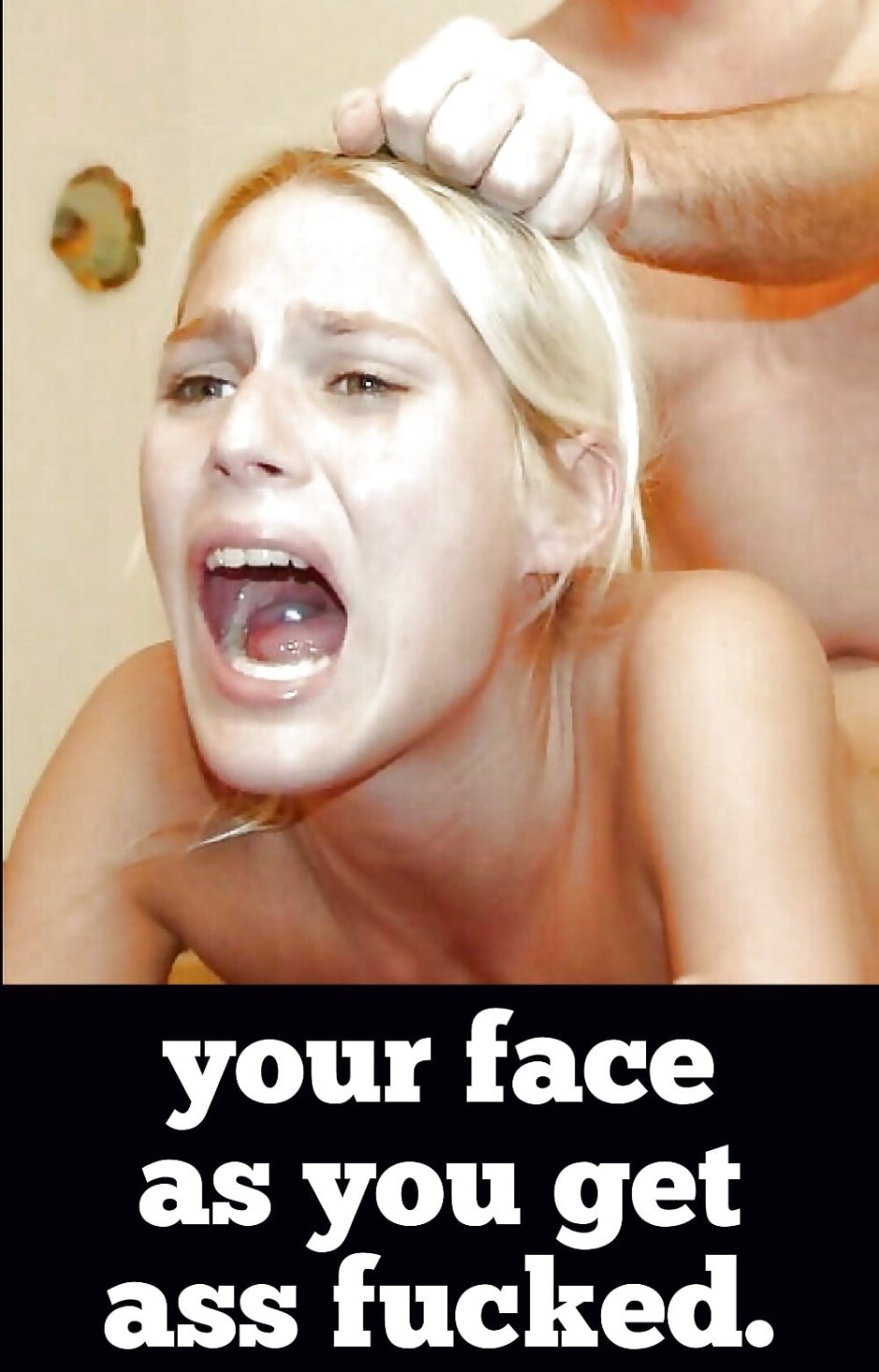 Женщина кричит от анала