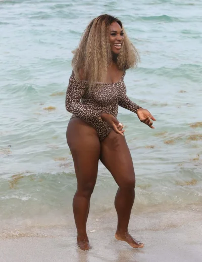 Теннисистка Серена Уильямс в купальнике