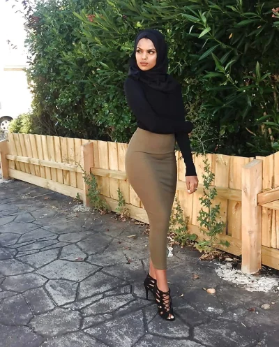 Сандра Арабиан в хиджабе