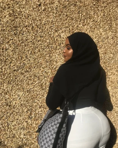 Широкие ягодицы хиджаб