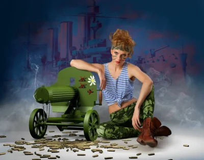 Парень подкатывает к девушке