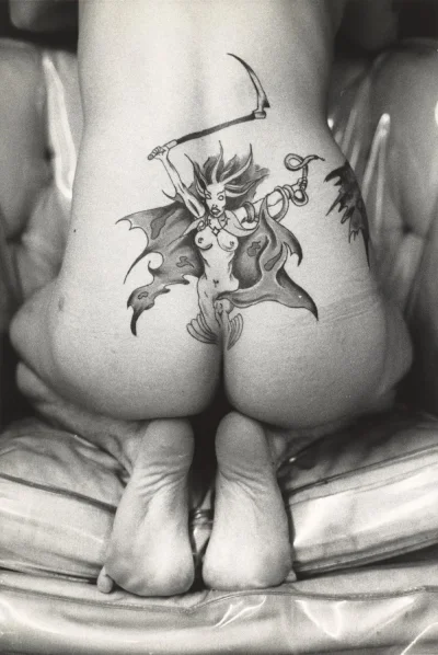 Красивые тату на ягодицах женских