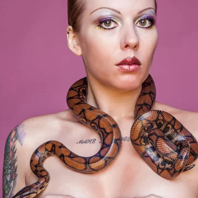 Приколы рыжая змея женщина