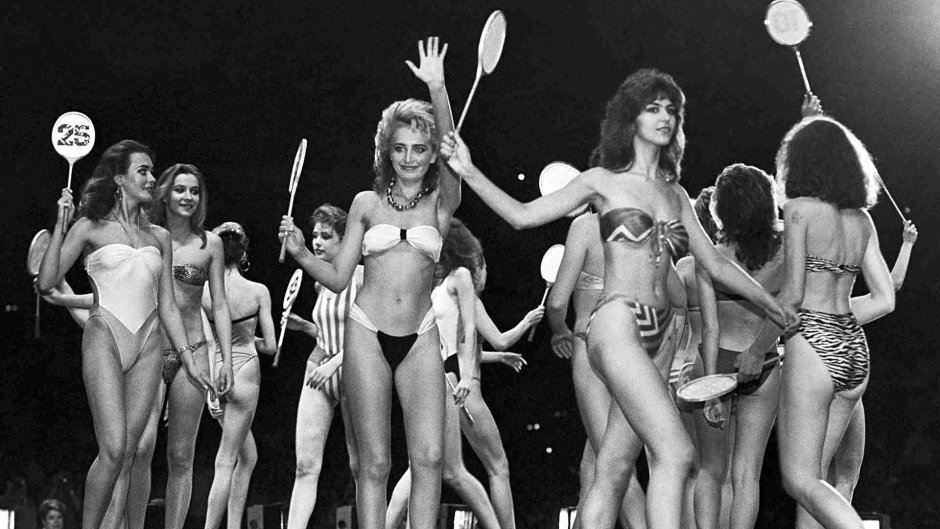 Советские женщины в купальниках