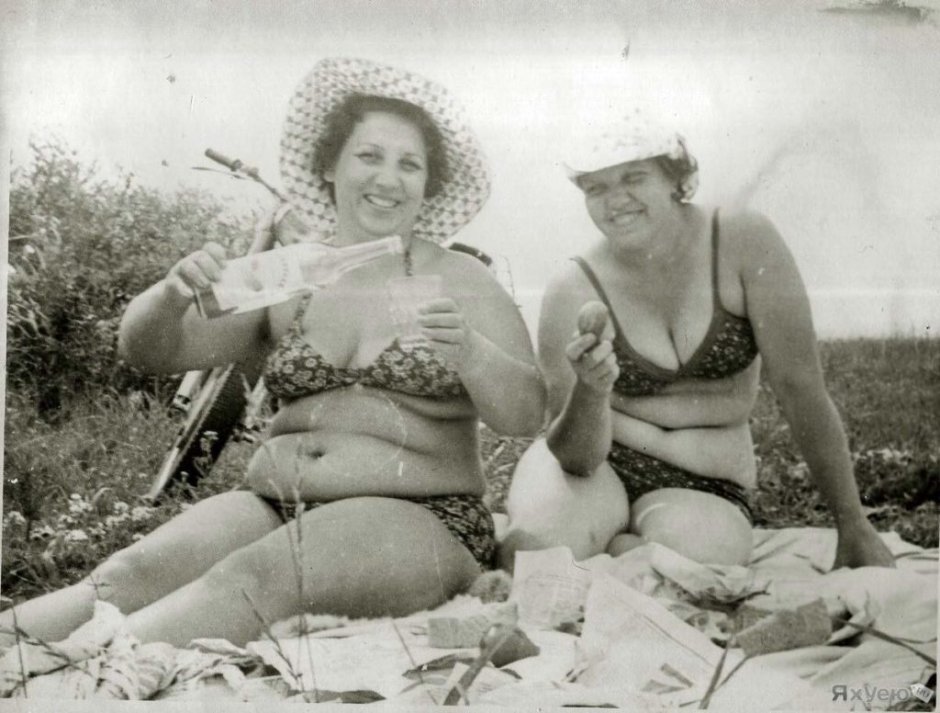 Советские девушки в купальных