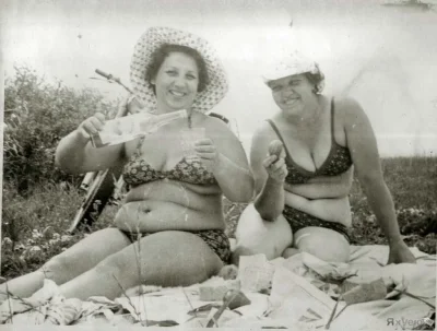 Советские девушки в купальных