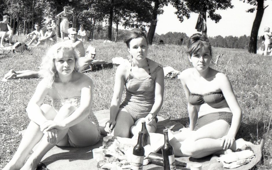 Советские девушки в купальниках