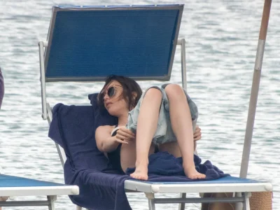 Lily collins в купальнике