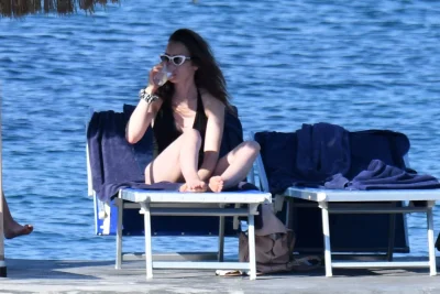 Лили коллинз голая