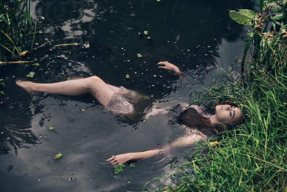Эротическая фотосессия на озере