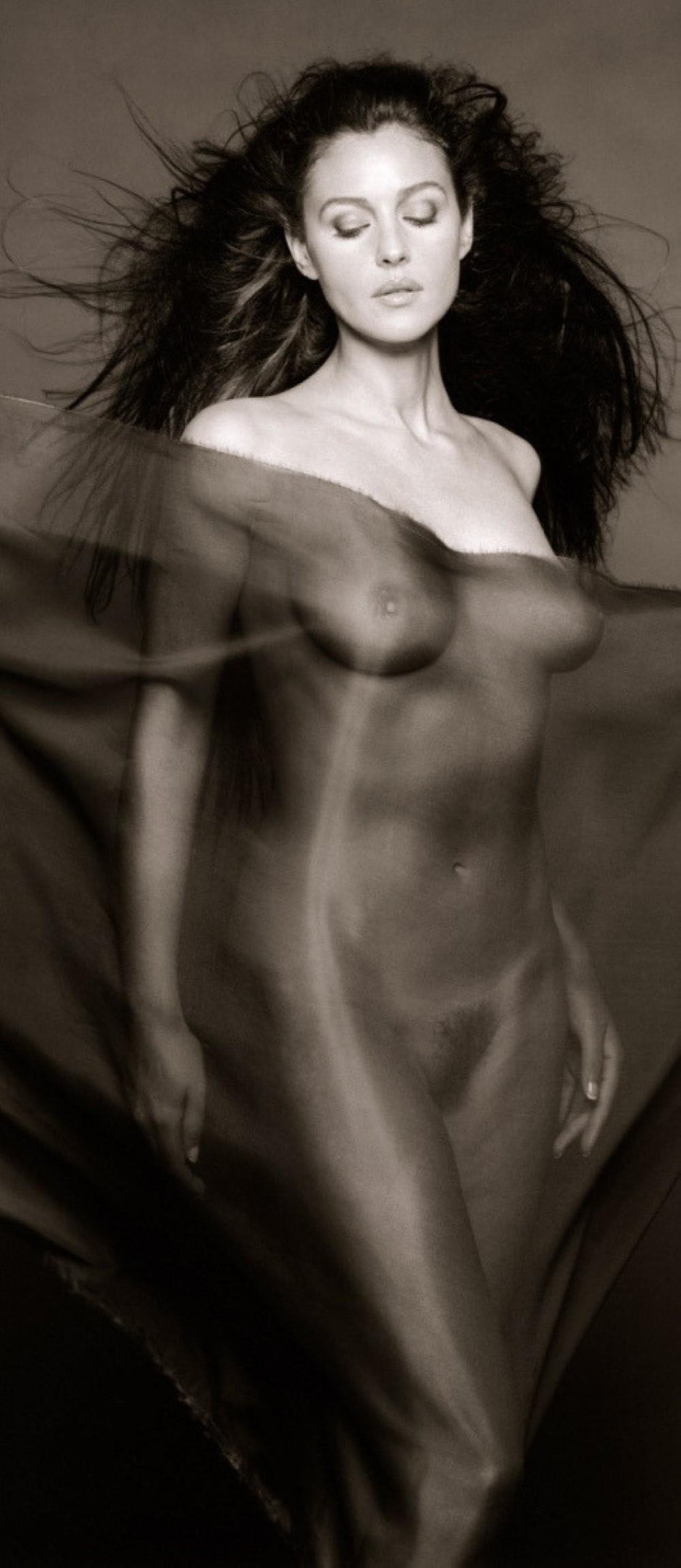 Моника Беллуччи эротикк