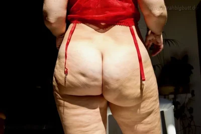 Большие целлюлитные ягодицы